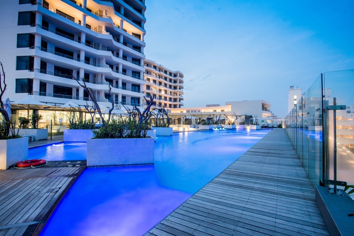 Imagen de la piscina del Hotel The Capital Pearls. Foto 19