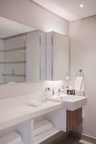 Imagen de la habitación del Hotel The Capital Pearls. Foto 7