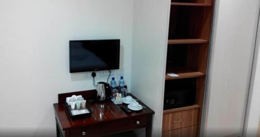 Imagen de la habitación del Hotel The Capital Residence Suites. Foto 11