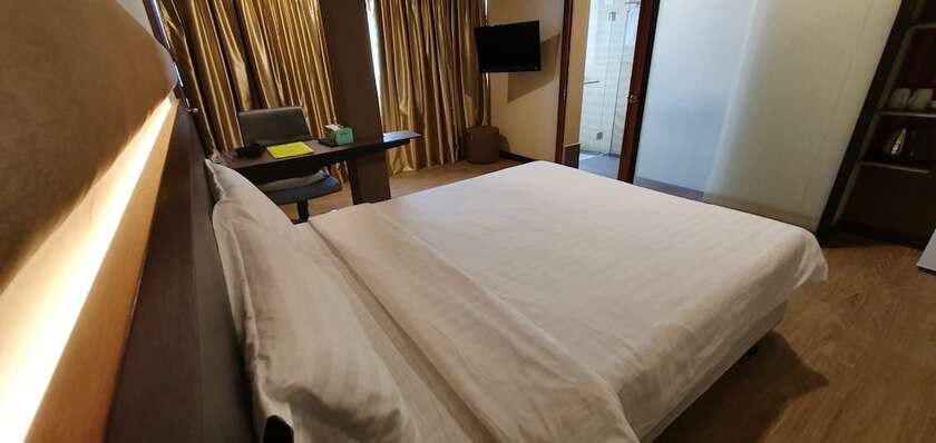 Imagen de la habitación del Hotel The Capital Residence Suites. Foto 14