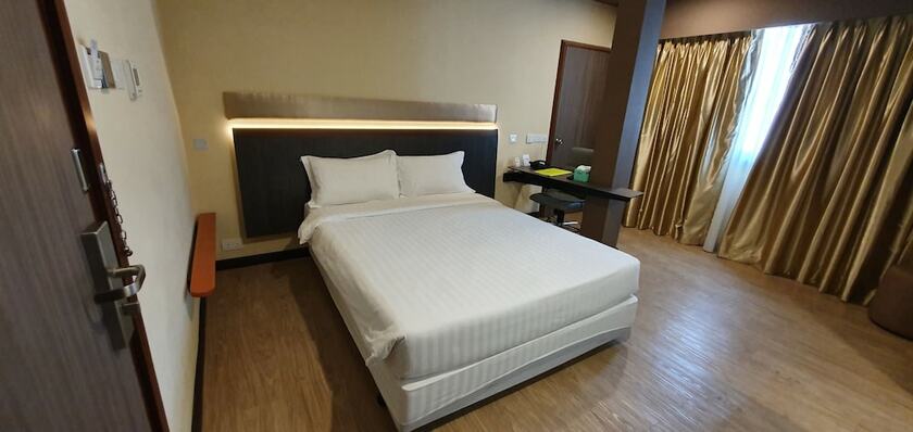 Imagen de la habitación del Hotel The Capital Residence Suites. Foto 20