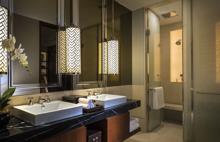 Imagen de la habitación del Hotel The Capitol Kempinski Singapore. Foto 15