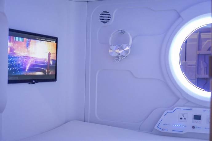 Imagen de la habitación del Hotel The Capsule Malioboro. Foto 7