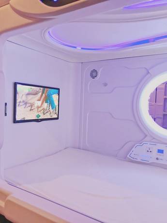 Imagen de la habitación del Hotel The Capsule Malioboro. Foto 8