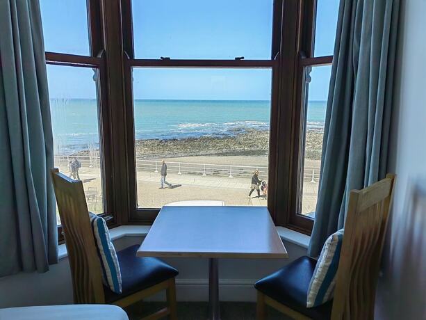 Imagen de la habitación del Hotel The Cardigan Bay Guest House. Foto 17