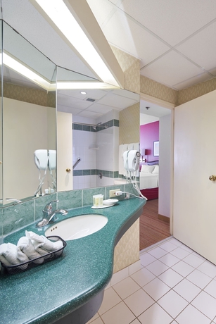 Imagen de la habitación del Hotel The Carleton Suite Hotel. Foto 15