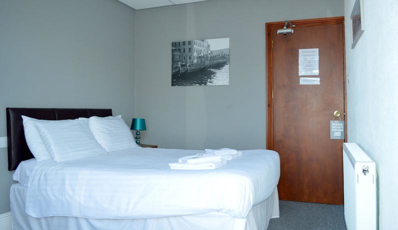 Imagen de la habitación del Hotel The Carlton Mumbles. Foto 18