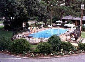 Imagen de la piscina del Hotel The Carolinian Inn. Foto 5