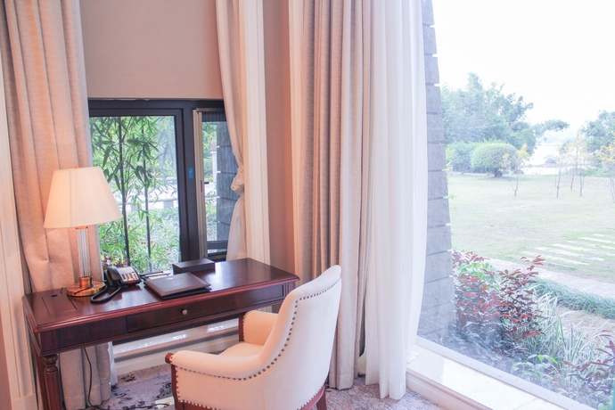 Imagen de la habitación del Hotel The Carp Islet Resort. Foto 10