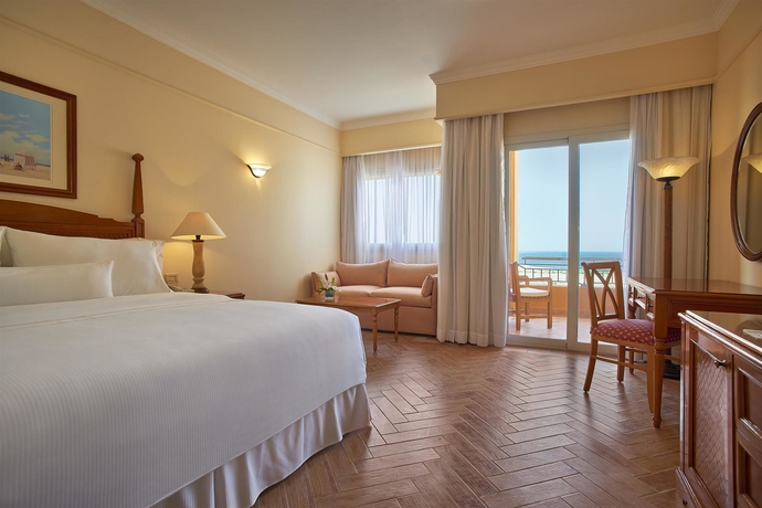 Imagen de la habitación del Hotel The Cascades Golf Resort, Spa & Thalasso. Foto 5