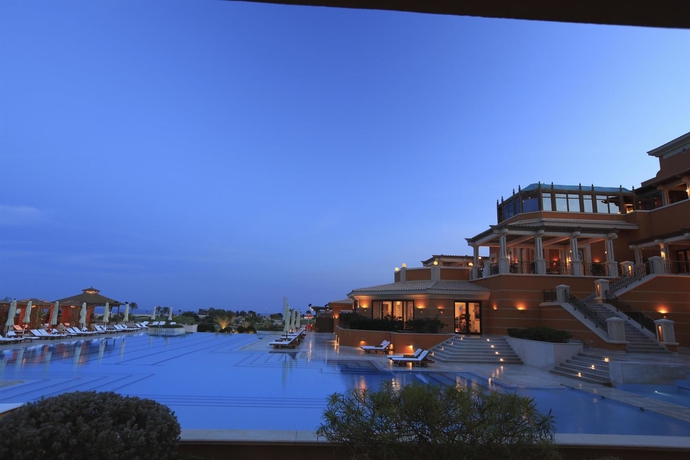 Imagen de la piscina del Hotel The Cascades Golf Resort, Spa & Thalasso. Foto 14