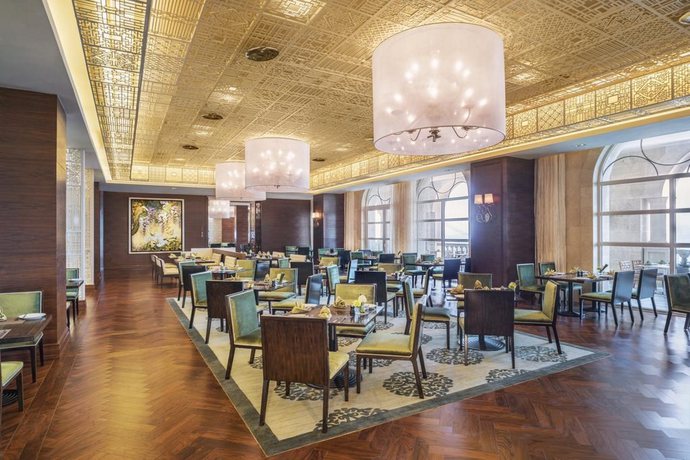 Imagen del bar/restaurante del Hotel The Castle, A Luxury Collection, Dalian. Foto 7