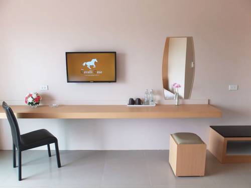 Imagen de la habitación del Hotel The Cavalli Casa Resort. Foto 15