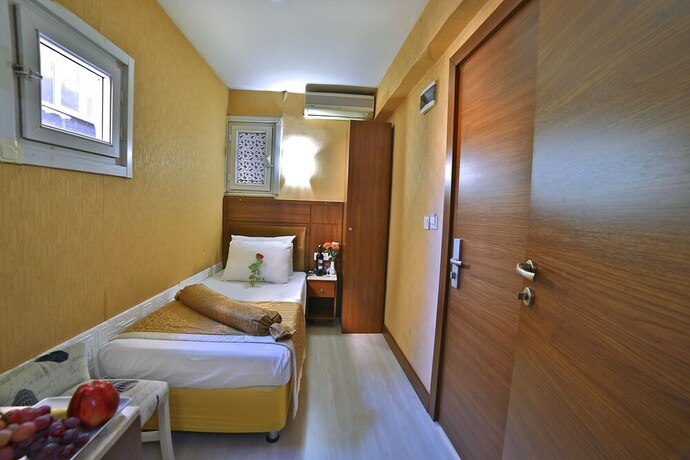 Imagen de la habitación del Hotel The Center. Foto 20