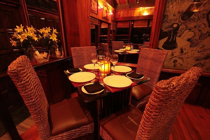 Imagen del bar/restaurante del Hotel The Centre Point. Foto 10