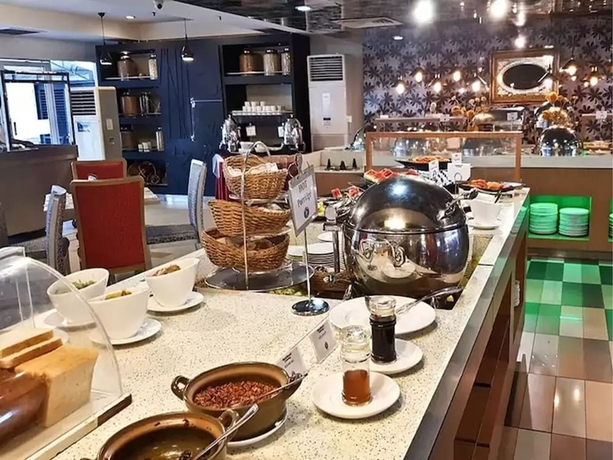 Imagen del bar/restaurante del Hotel The Centrepoint, BANDAR SERI BEGAWAN. Foto 4