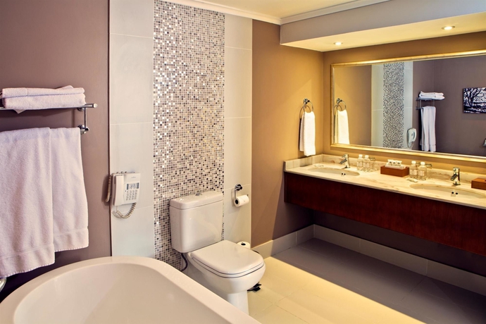 Imagen de la habitación del Hotel The Centurion. Foto 2