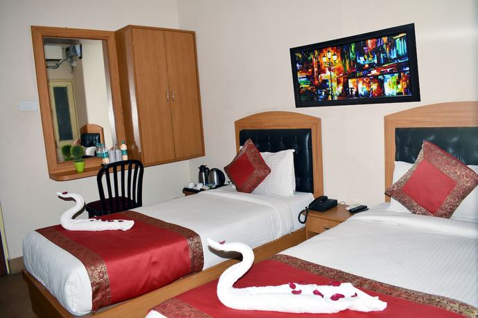 Imagen de la habitación del Hotel The Century Plaza. Foto 5