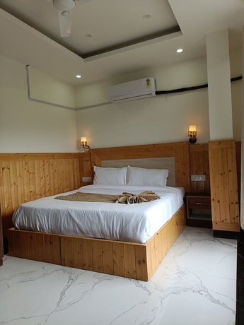 Imagen de la habitación del Hotel The Chail Pine Orchard Resort. Foto 5
