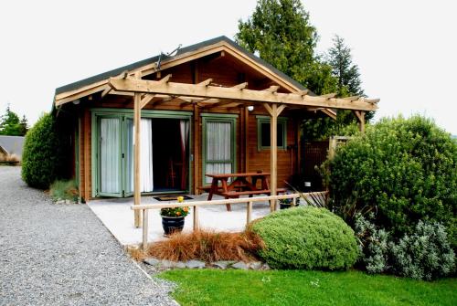 Imagen de los exteriores del Hotel The Chalets Motel. Foto 7