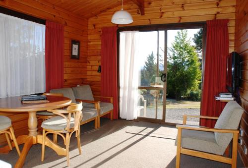 Imagen de la habitación del Hotel The Chalets Motel. Foto 3