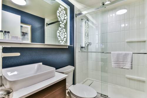 Imagen de la habitación del Hotel The Champlain Waterfront , An Ascend Collection. Foto 10