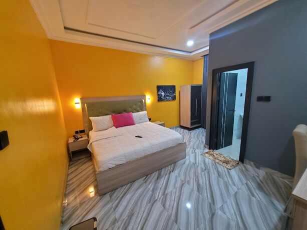 Imagen de la habitación del Hotel The Charis and Suites. Foto 13