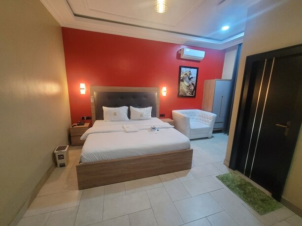 Imagen de la habitación del Hotel The Charis and Suites. Foto 15