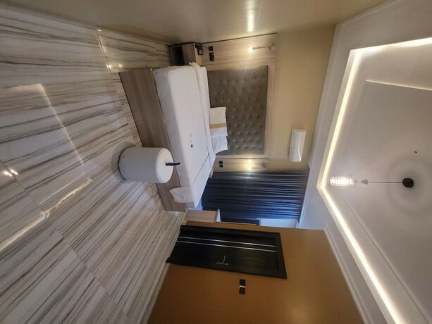 Imagen de la habitación del Hotel The Charis and Suites. Foto 18