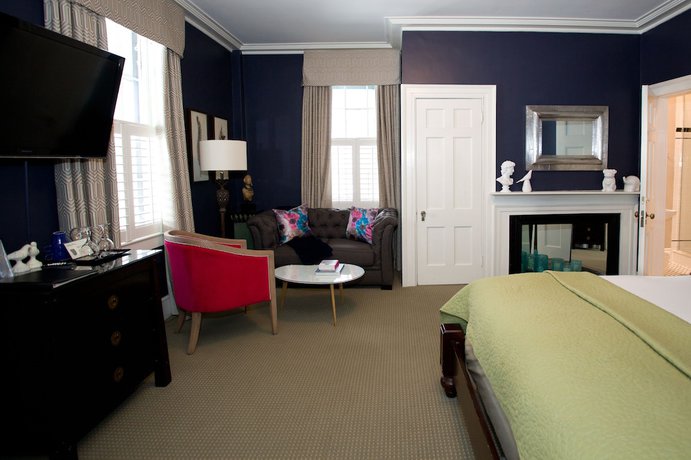Imagen de la habitación del Hotel The Charles, Cataratas del Niagara. Foto 9