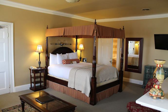 Imagen de la habitación del Hotel The Charles, Cataratas del Niagara. Foto 12