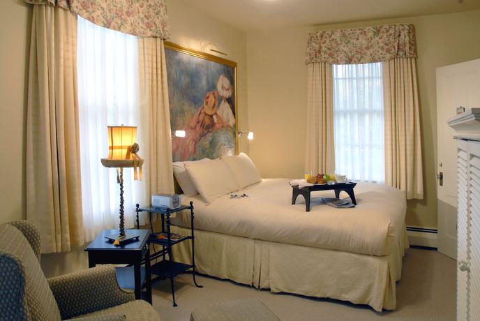 Imagen de la habitación del Hotel The Charles, Cataratas del Niagara. Foto 17