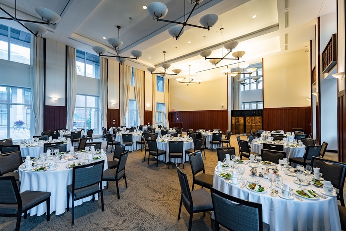 Imagen de los interiores del Hotel The Charles F. Knight Center. Foto 17