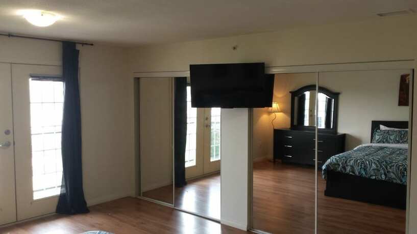 Imagen general del Hotel The Charles M Suites. Foto 17