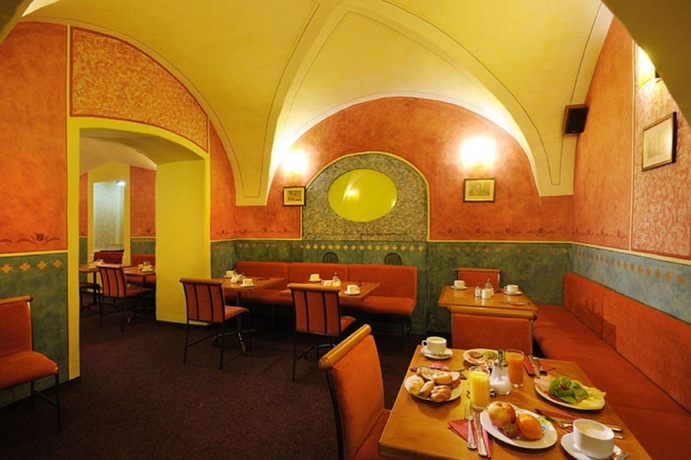 Imagen del bar/restaurante del Hotel The Charles, Praga. Foto 7