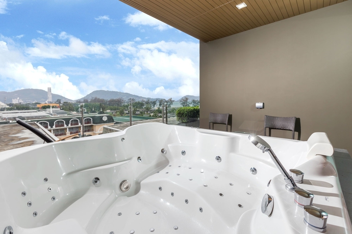 Imagen de los exteriores del Hotel The Charm Resort Phuket. Foto 12