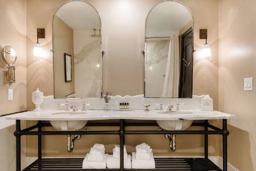 Imagen de la habitación del Hotel The Charmant. Foto 6