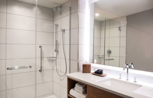 Imagen de la habitación del Hotel The Charter Seattle, Curio Collection By Hilton. Foto 6