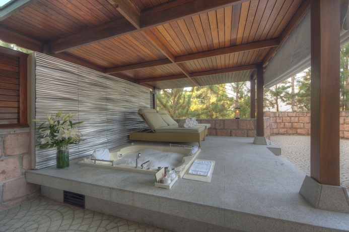 Imagen de la habitación del Hotel The Chateau Spa and Organic Wellness Resort. Foto 9
