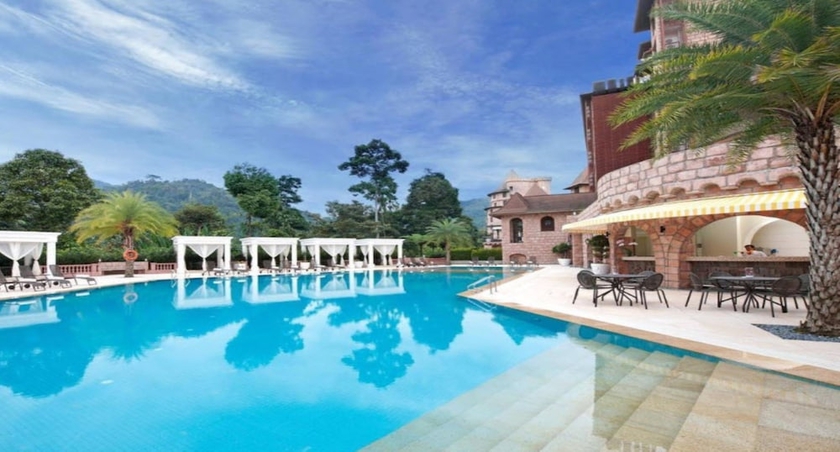 Imagen de la piscina del Hotel The Chateau Spa and Organic Wellness Resort. Foto 19