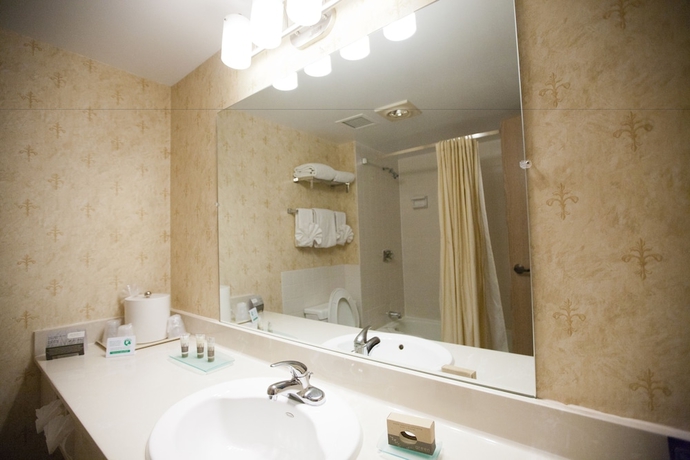 Imagen de la habitación del Hotel The Chateau and Conference Center. Foto 10