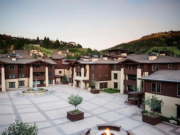 Imagen de los exteriores del Hotel The Chateaux Deer Valley. Foto 8