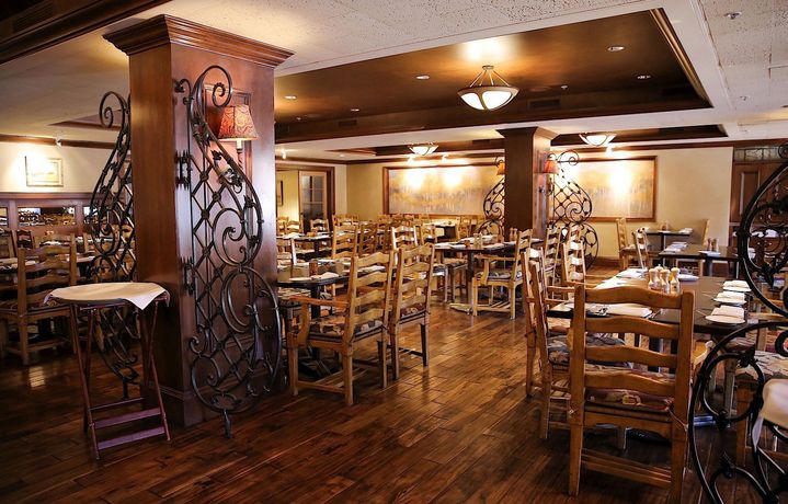 Imagen del bar/restaurante del Hotel The Chateaux Deer Valley. Foto 2
