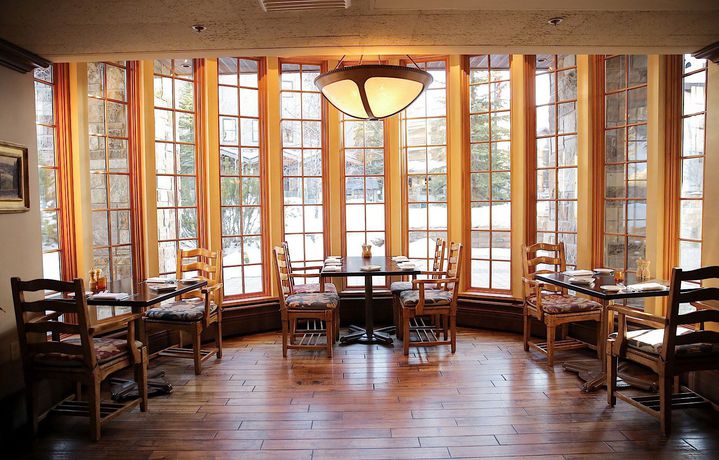 Imagen del bar/restaurante del Hotel The Chateaux Deer Valley. Foto 3