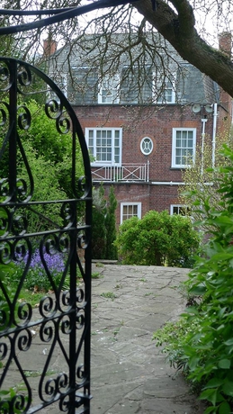 Imagen de los exteriores del Hotel The Chequers. Foto 8