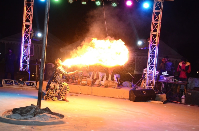 Imagen de los interiores del Hotel The Chirag Desert Camp. Foto 18