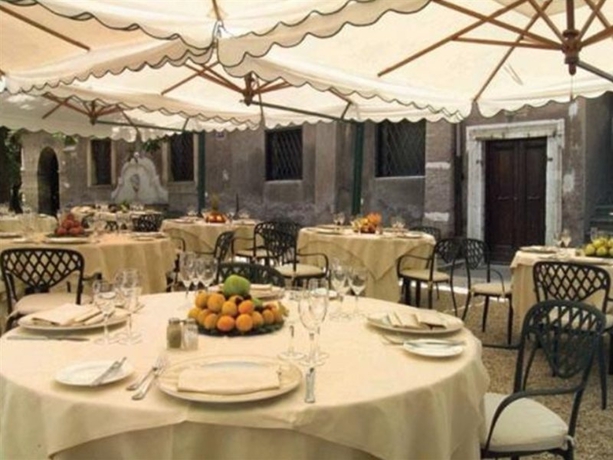 Imagen general del Hotel The Church Village. Foto 5