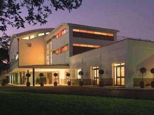 Imagen general del Hotel The Church Village. Foto 8