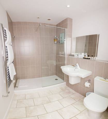 Imagen de la habitación del Hotel The Churchill Court. Foto 9