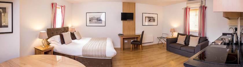 Imagen de la habitación del Hotel The Churchill Court. Foto 11